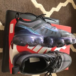 Nike  size 6Y Air Vapormax 2019 (GS)